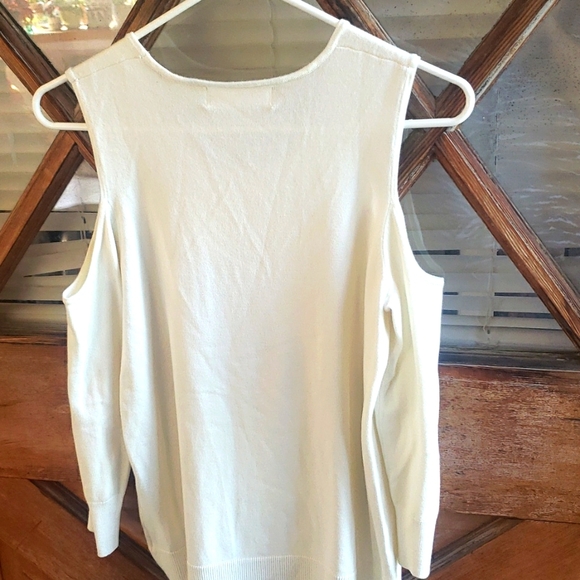 Off the Shoulder Sweater - Picture 3 of 4